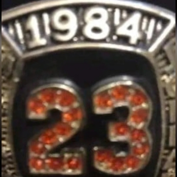 NEW! MICHAEL JORDAN CAREER HALL OF FAME SIZE 11 RING WITH RING BOX & POSTERS SET - Picture 5 of 17